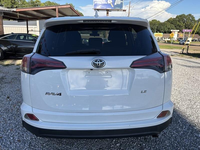 Toyota RAV4 LE FWD 2018
