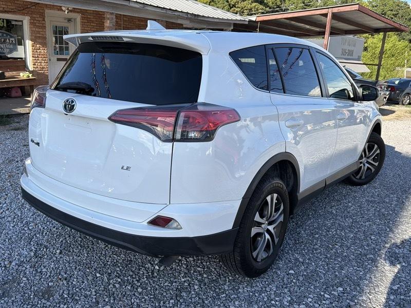 Toyota RAV4 LE FWD 2018