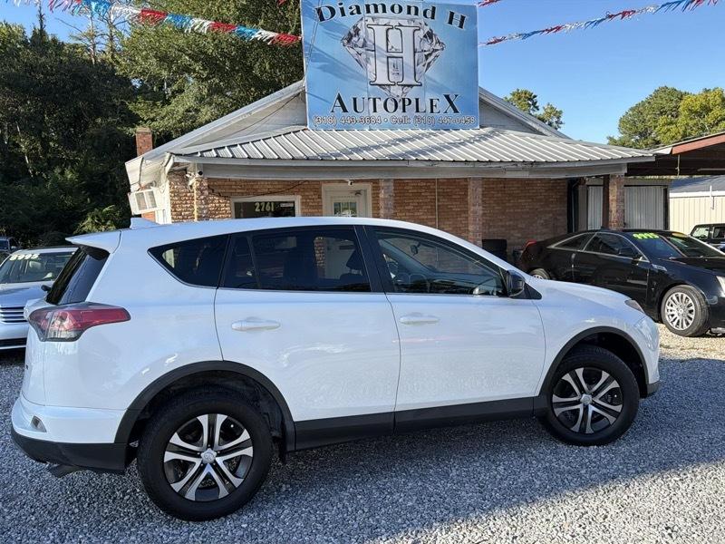 Toyota RAV4 LE FWD 2018