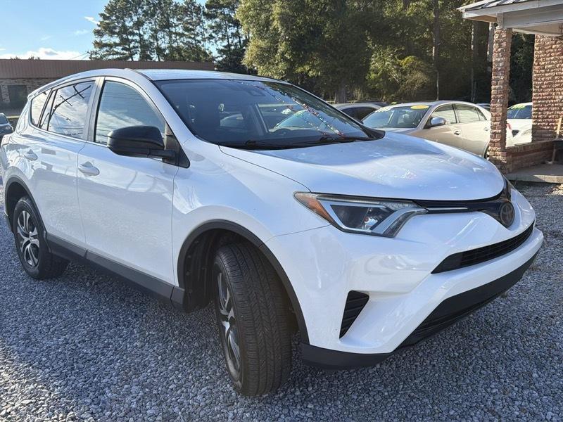 Toyota RAV4 LE FWD 2018