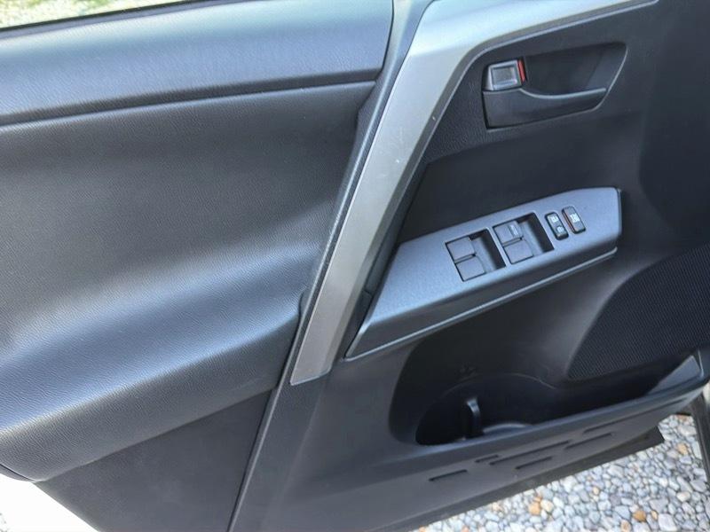 Toyota RAV4 LE FWD 2018