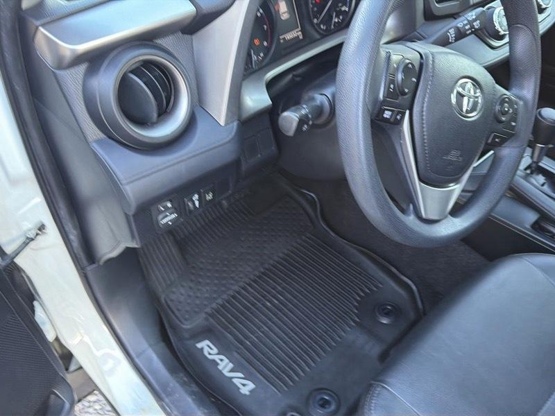 Toyota RAV4 LE FWD 2018