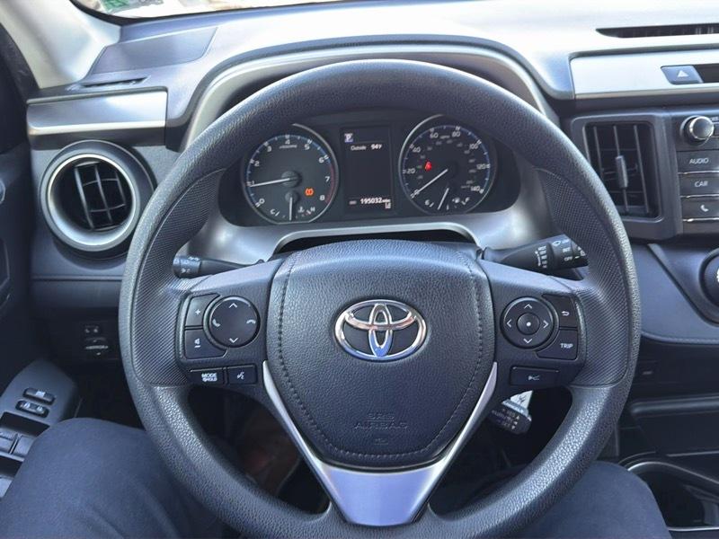 Toyota RAV4 LE FWD 2018
