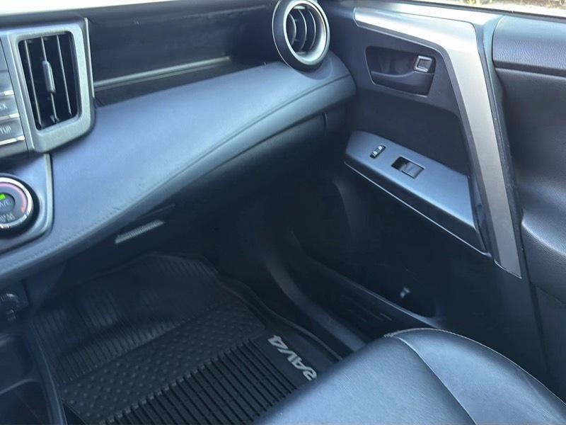 Toyota RAV4 LE FWD 2018