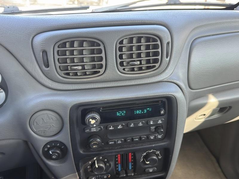 Chevrolet TrailBlazer LS 2WD 2005