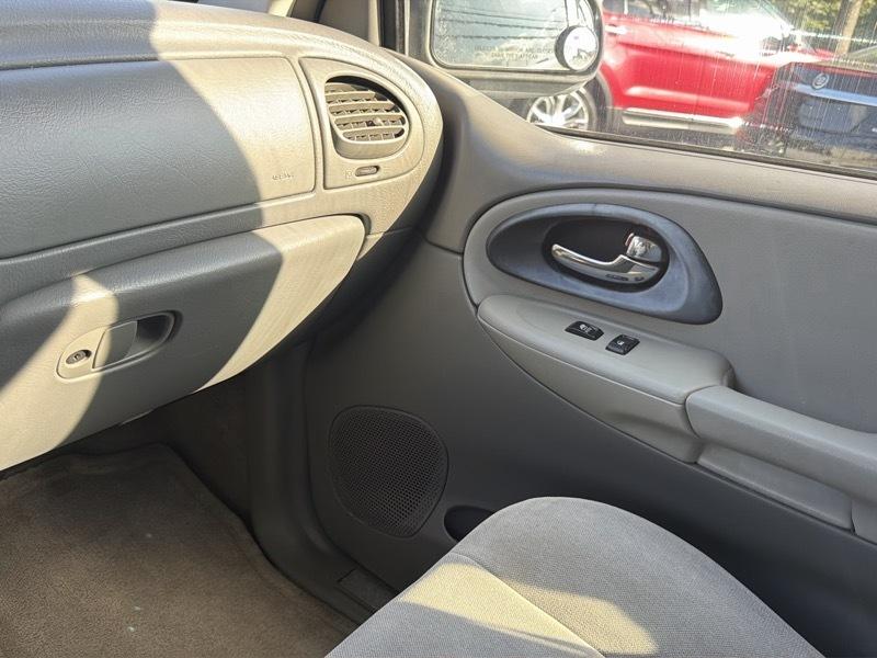 Chevrolet TrailBlazer LS 2WD 2005