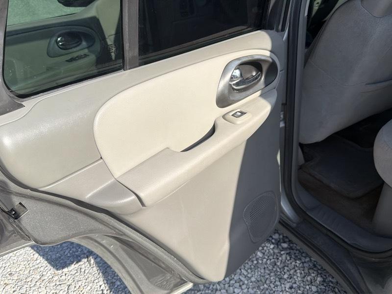 Chevrolet TrailBlazer LS 2WD 2005