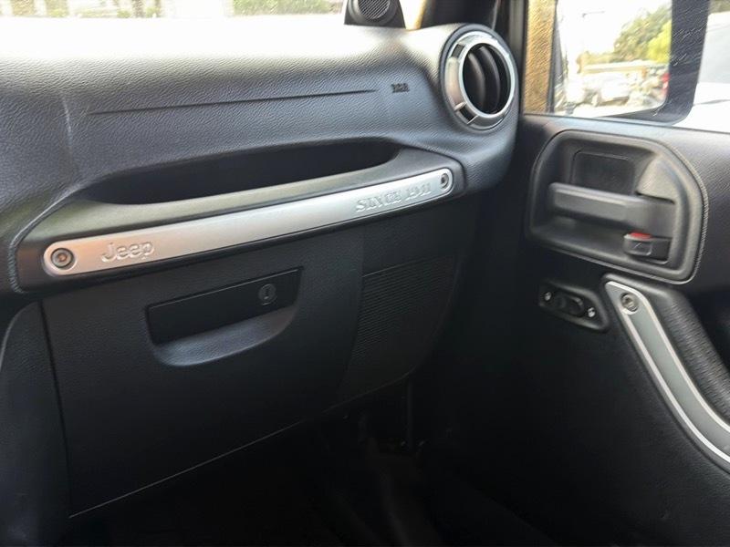 Jeep Wrangler Unlimited Sahara 4WD 2013