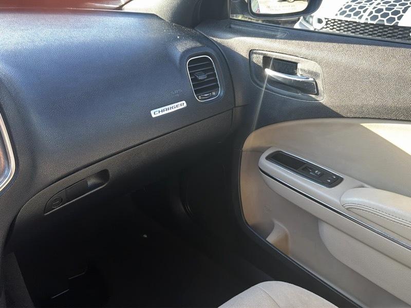 Dodge Charger SE 2013