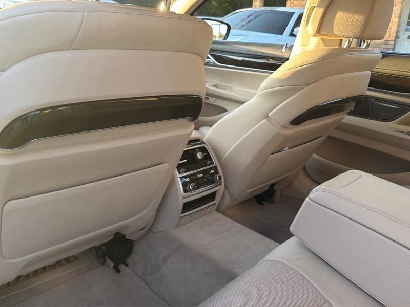 BMW 7-Series 740i 2016