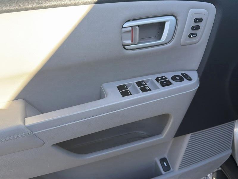 Honda Pilot Touring 4WD 5-Spd AT with DVD 2015