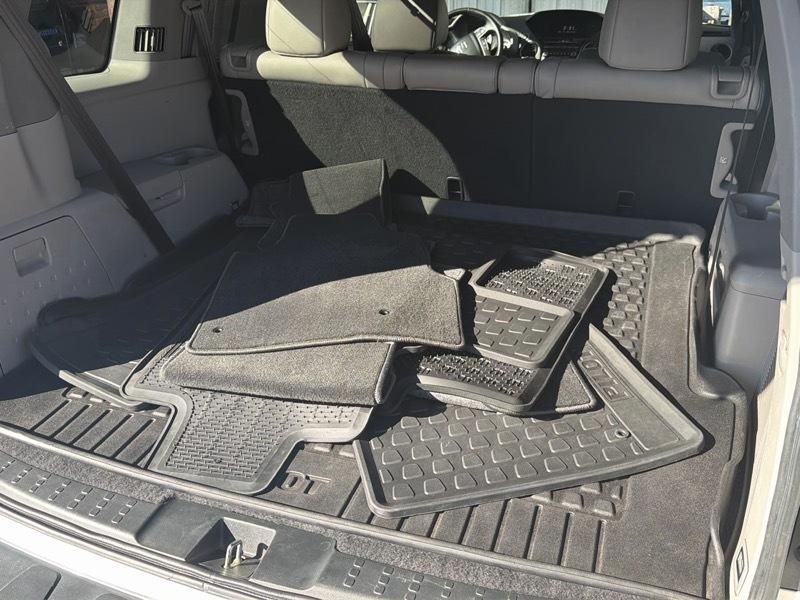 Honda Pilot Touring 4WD 5-Spd AT with DVD 2015