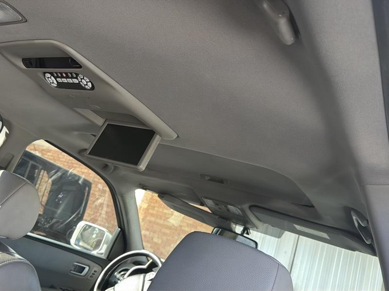 Honda Pilot Touring 4WD 5-Spd AT with DVD 2015