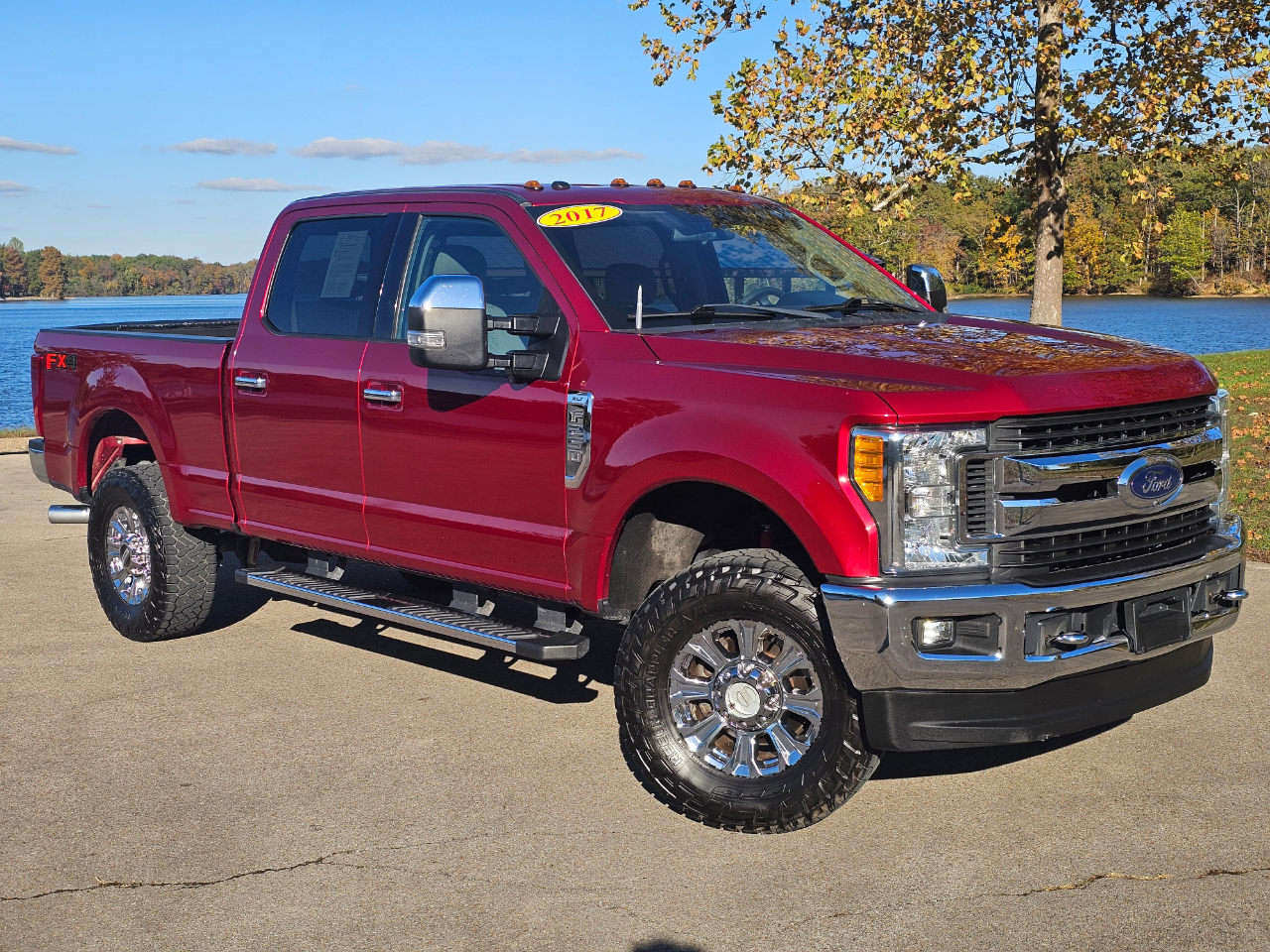 Ford Super Duty F-250 SRW XLT 4WD Crew Cab 8' Box 2017 Ford Super Duty F-250 SRW XLT 4WD Crew Cab 8' Box 2017