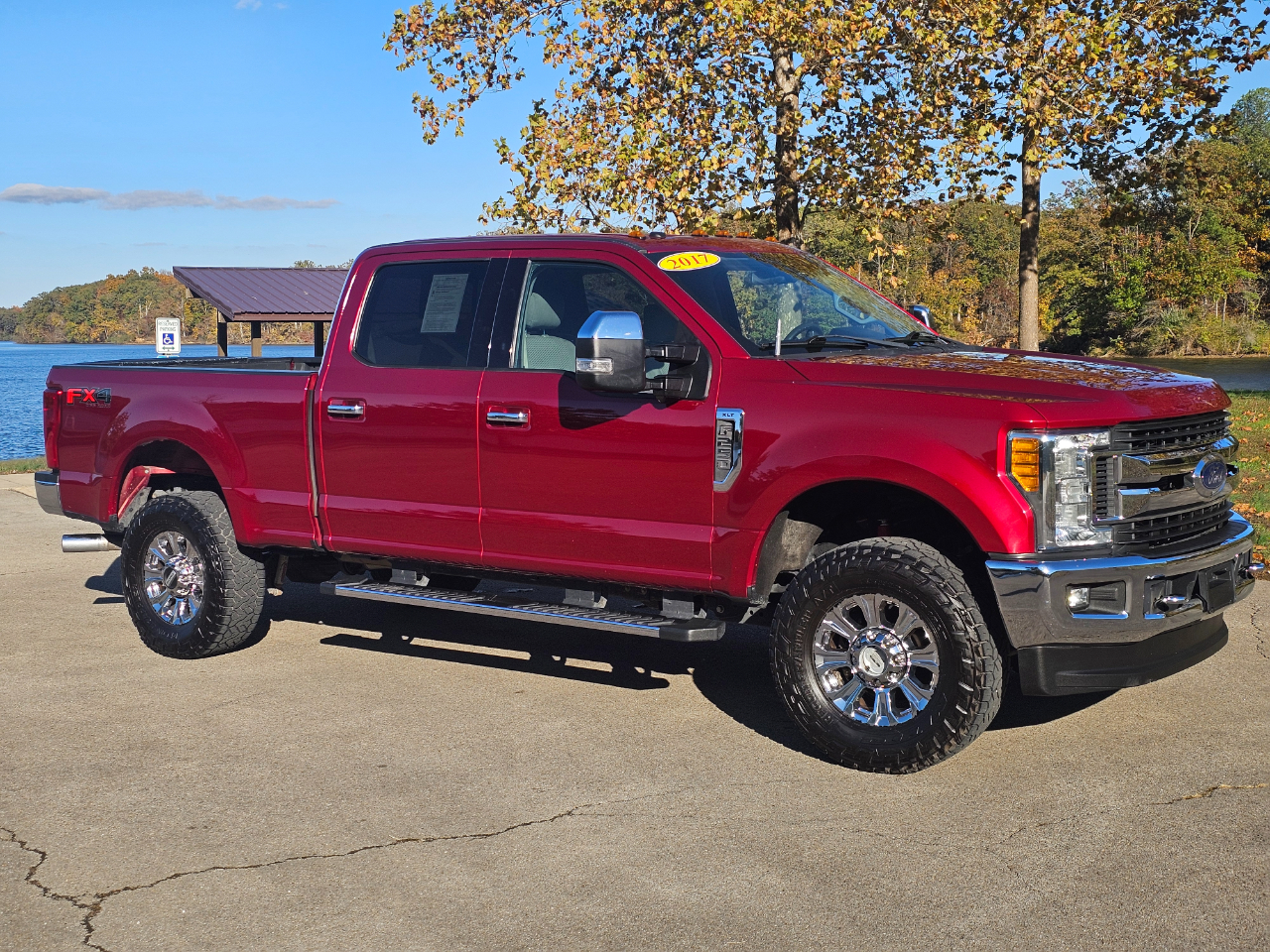 Ford Super Duty F-250 SRW XLT 4WD Crew Cab 8' Box 2017 Ford Super Duty F-250 SRW XLT 4WD Crew Cab 8' Box 2017