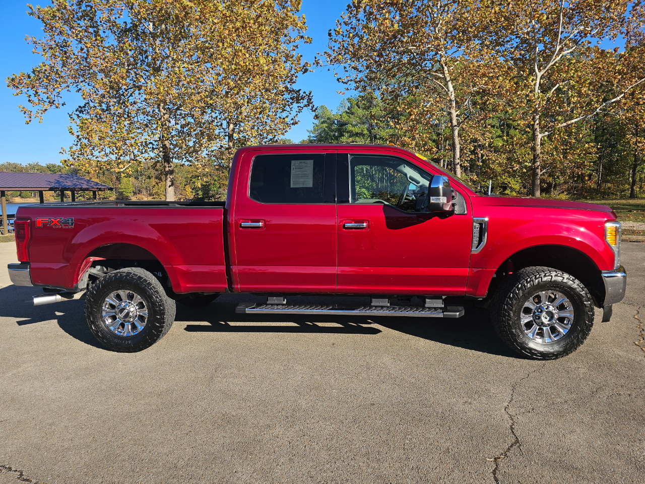 Ford Super Duty F-250 SRW XLT 4WD Crew Cab 8' Box 2017 Ford Super Duty F-250 SRW XLT 4WD Crew Cab 8' Box 2017