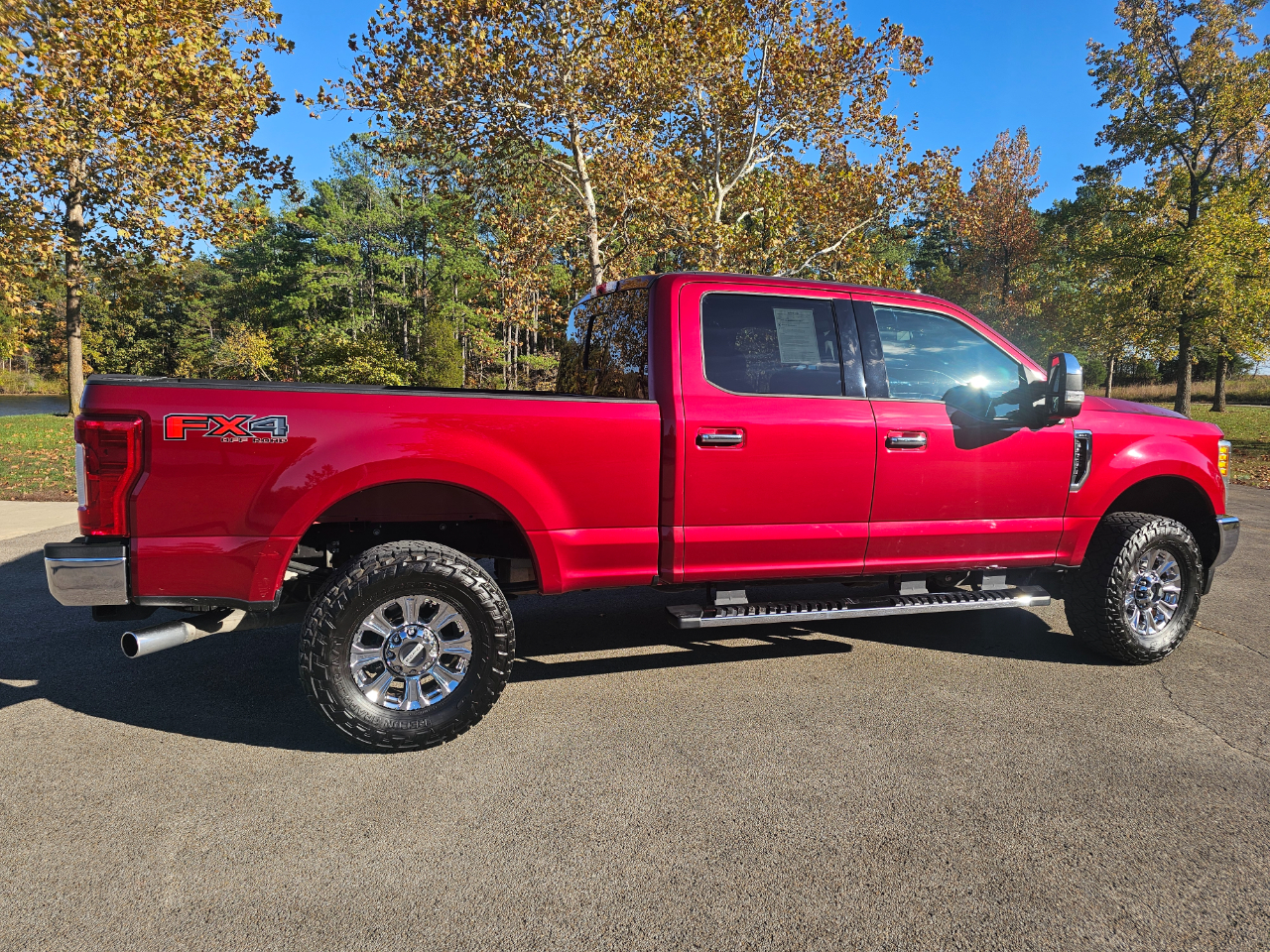 Ford Super Duty F-250 SRW XLT 4WD Crew Cab 8' Box 2017 Ford Super Duty F-250 SRW XLT 4WD Crew Cab 8' Box 2017