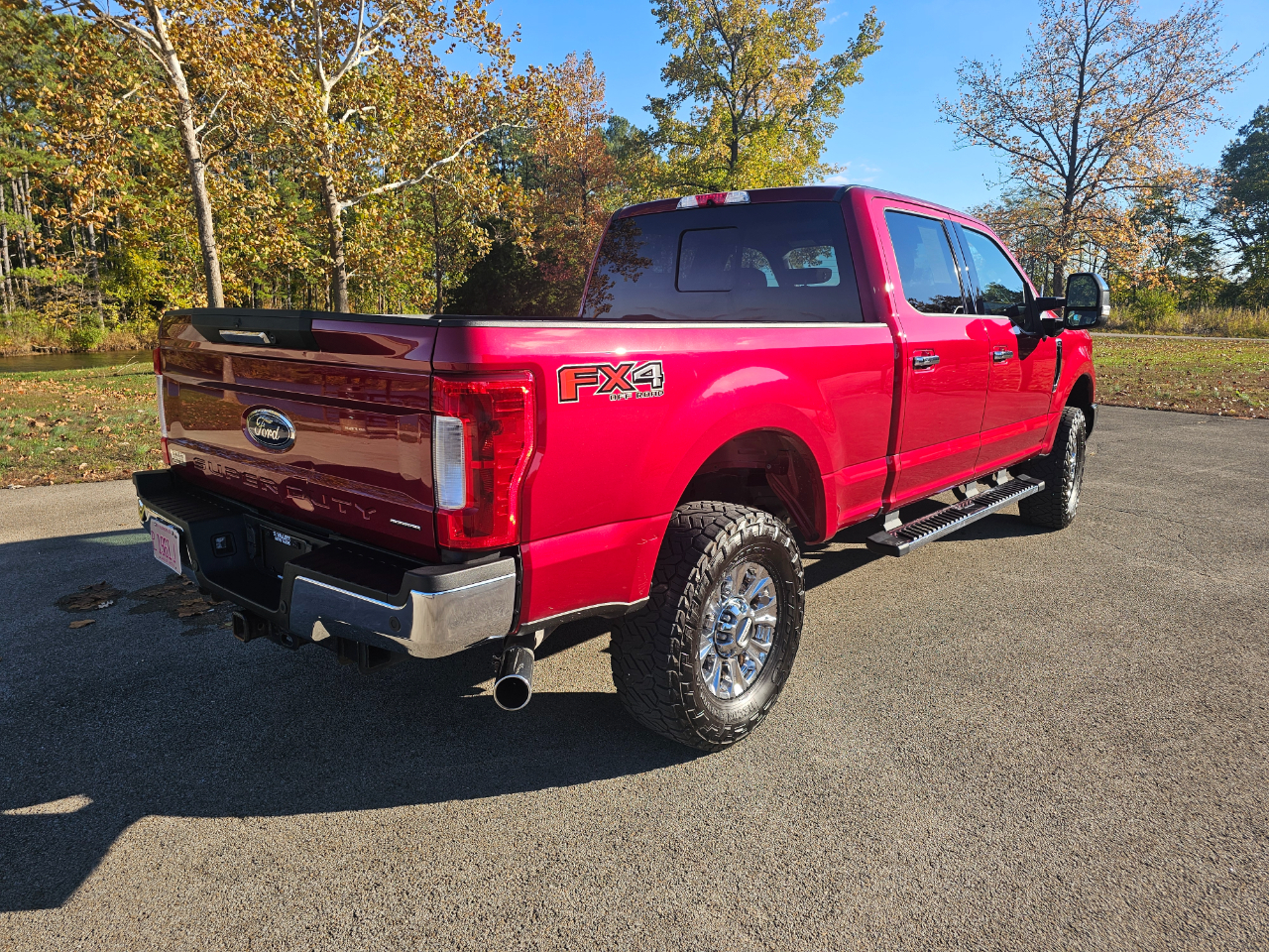 Ford Super Duty F-250 SRW XLT 4WD Crew Cab 8' Box 2017 Ford Super Duty F-250 SRW XLT 4WD Crew Cab 8' Box 2017