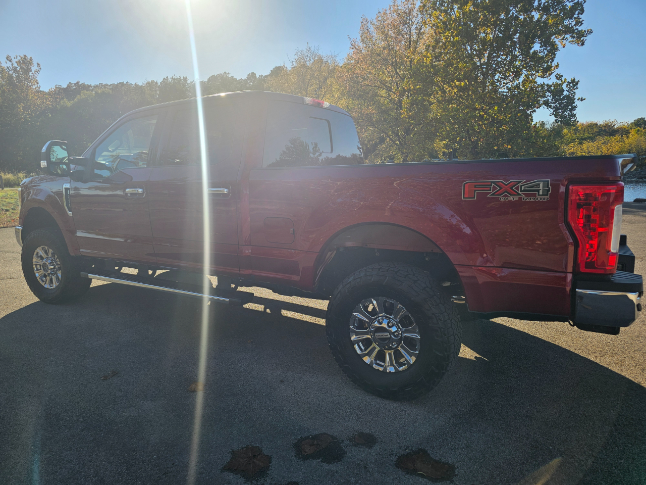 Ford Super Duty F-250 SRW XLT 4WD Crew Cab 8' Box 2017 Ford Super Duty F-250 SRW XLT 4WD Crew Cab 8' Box 2017