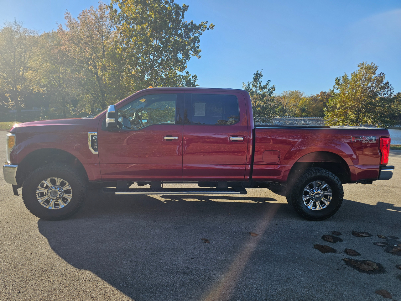 Ford Super Duty F-250 SRW XLT 4WD Crew Cab 8' Box 2017 Ford Super Duty F-250 SRW XLT 4WD Crew Cab 8' Box 2017