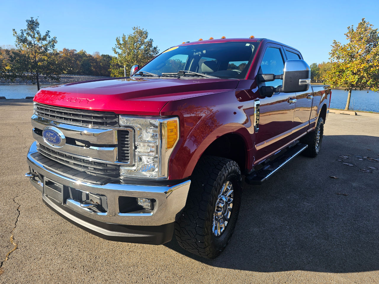 Ford Super Duty F-250 SRW XLT 4WD Crew Cab 8' Box 2017 Ford Super Duty F-250 SRW XLT 4WD Crew Cab 8' Box 2017