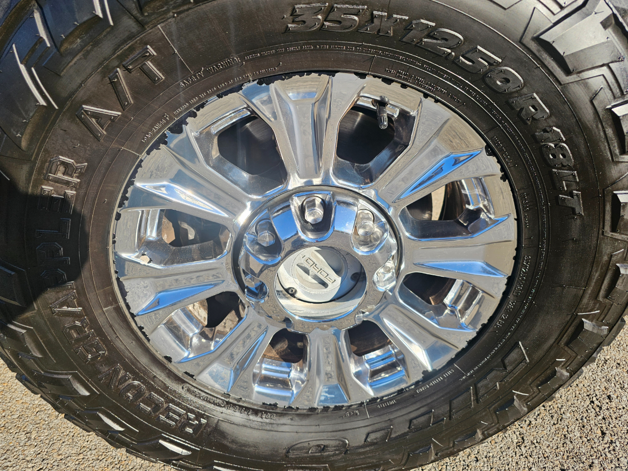 Ford Super Duty F-250 SRW XLT 4WD Crew Cab 8' Box 2017 Ford Super Duty F-250 SRW XLT 4WD Crew Cab 8' Box 2017