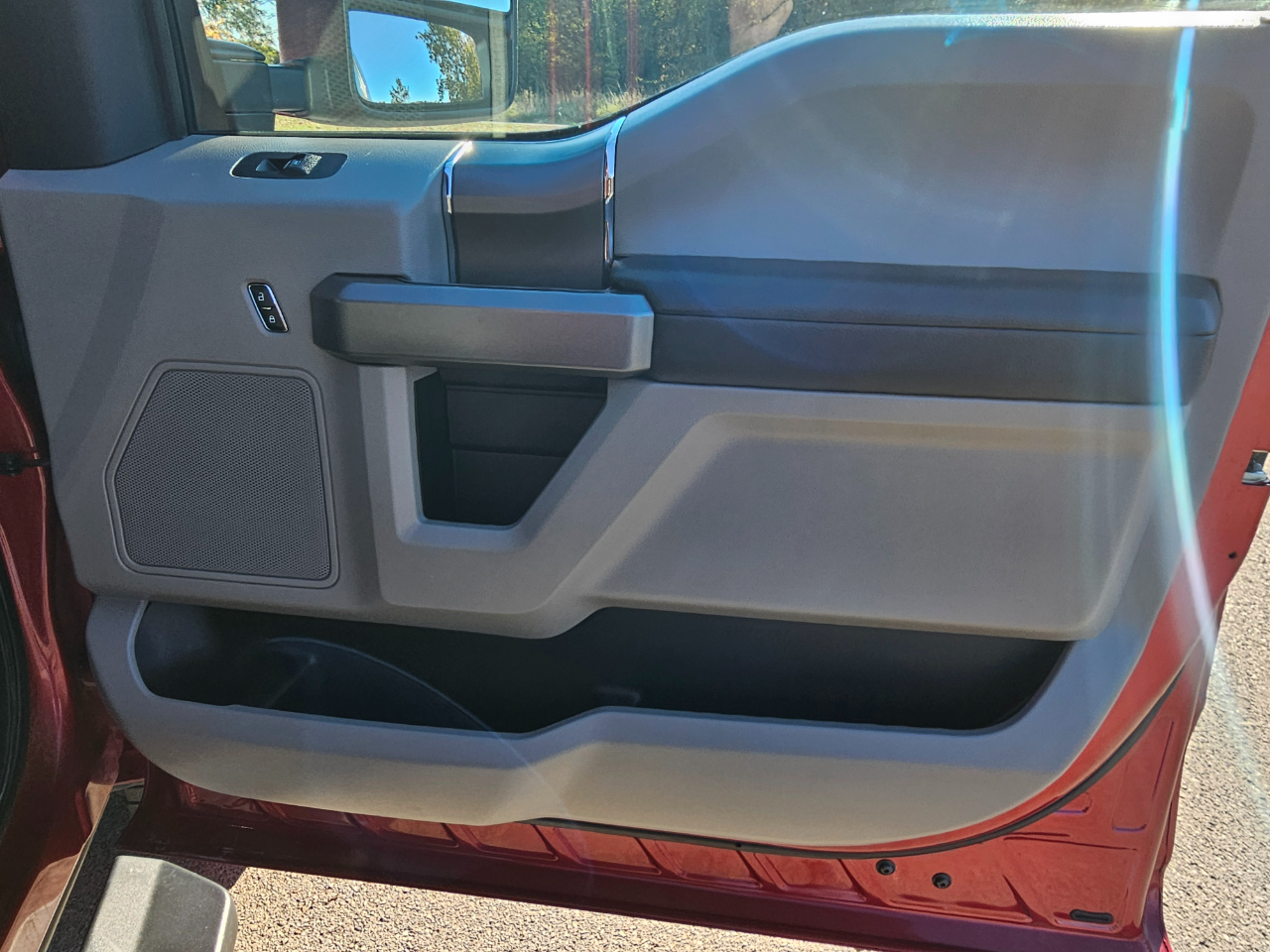 Ford Super Duty F-250 SRW XLT 4WD Crew Cab 8' Box 2017 Ford Super Duty F-250 SRW XLT 4WD Crew Cab 8' Box 2017