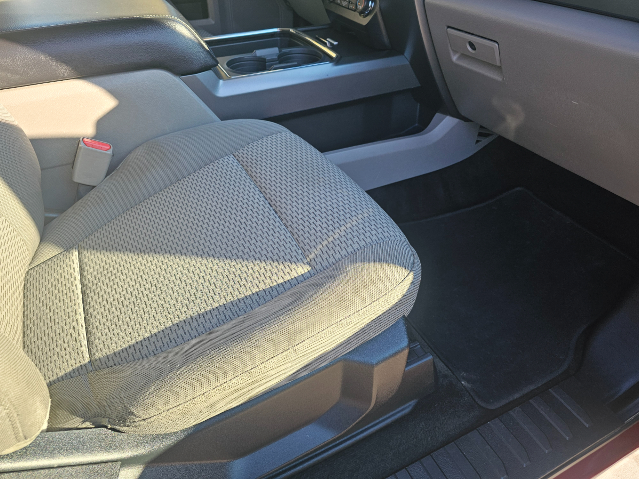 Ford Super Duty F-250 SRW XLT 4WD Crew Cab 8' Box 2017 Ford Super Duty F-250 SRW XLT 4WD Crew Cab 8' Box 2017