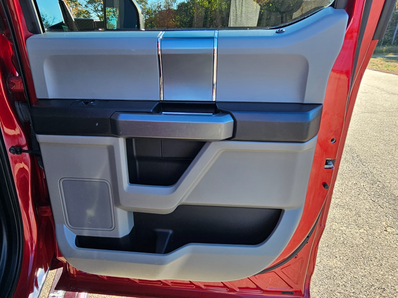 Ford Super Duty F-250 SRW XLT 4WD Crew Cab 8' Box 2017 Ford Super Duty F-250 SRW XLT 4WD Crew Cab 8' Box 2017