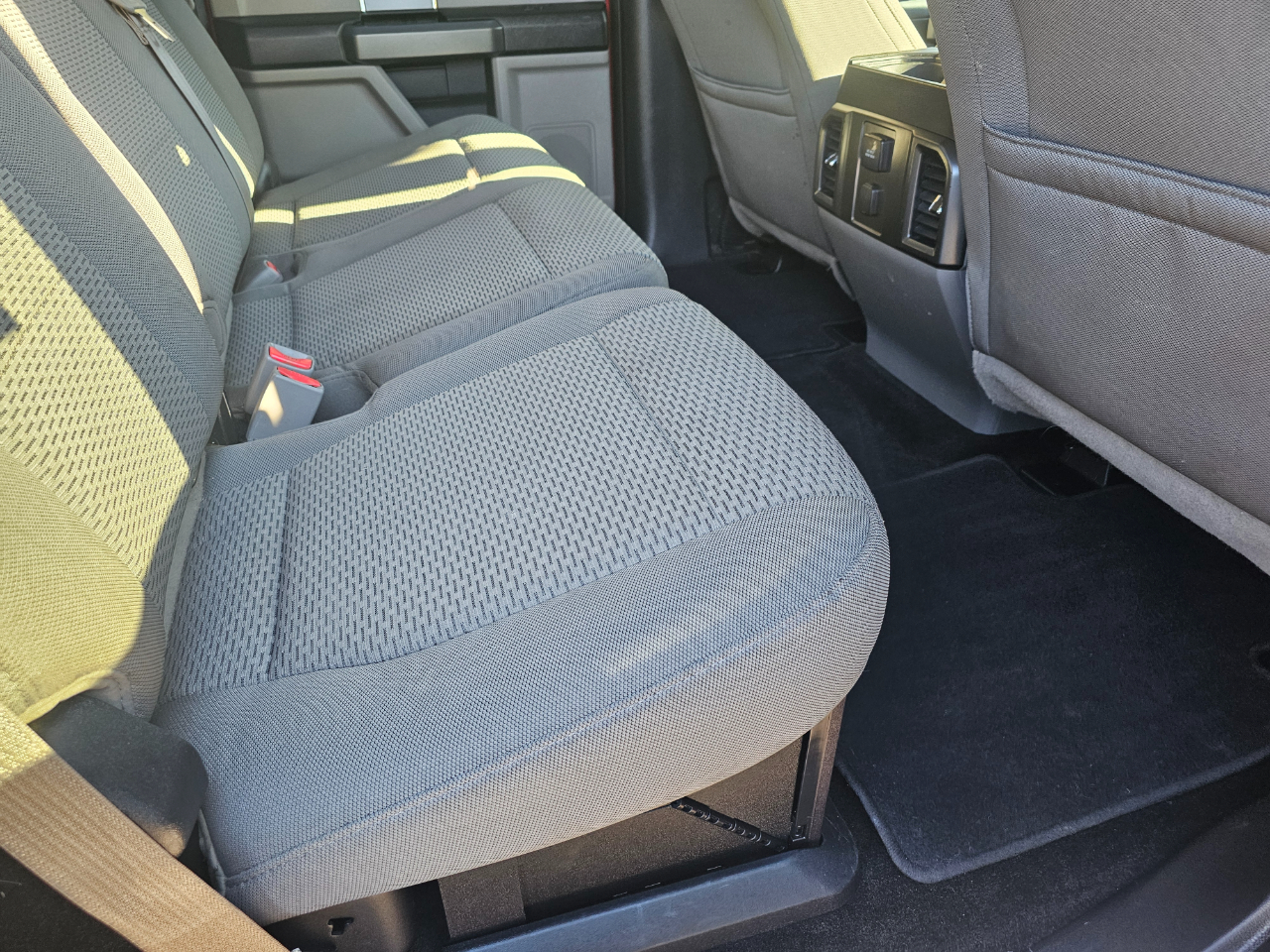 Ford Super Duty F-250 SRW XLT 4WD Crew Cab 8' Box 2017 Ford Super Duty F-250 SRW XLT 4WD Crew Cab 8' Box 2017