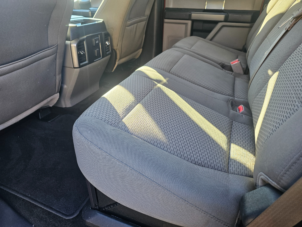 Ford Super Duty F-250 SRW XLT 4WD Crew Cab 8' Box 2017 Ford Super Duty F-250 SRW XLT 4WD Crew Cab 8' Box 2017