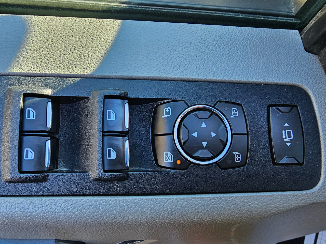 Ford Super Duty F-250 SRW XLT 4WD Crew Cab 8' Box 2017 Ford Super Duty F-250 SRW XLT 4WD Crew Cab 8' Box 2017