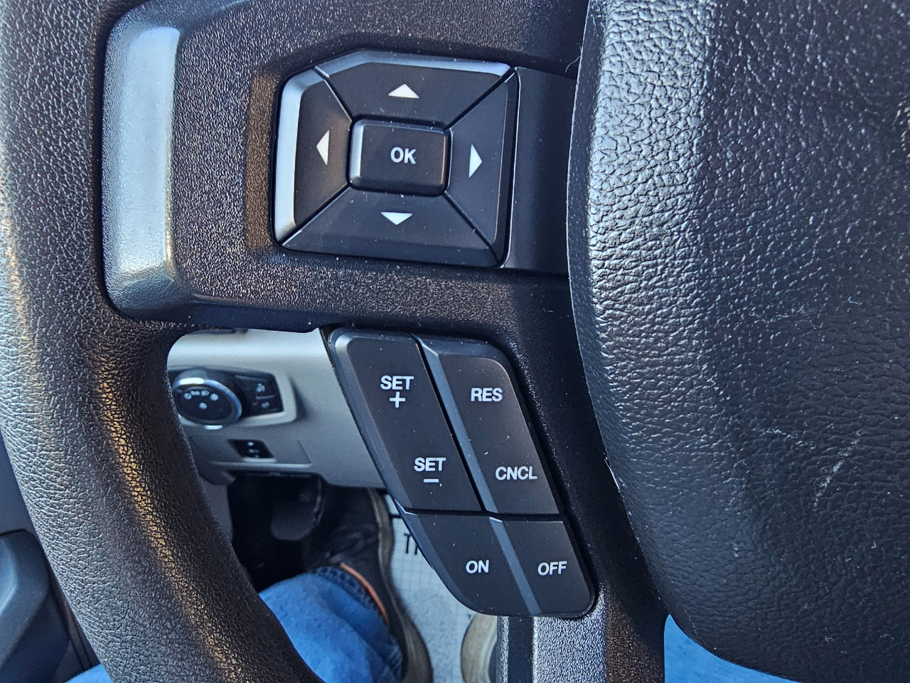 Ford Super Duty F-250 SRW XLT 4WD Crew Cab 8' Box 2017 Ford Super Duty F-250 SRW XLT 4WD Crew Cab 8' Box 2017