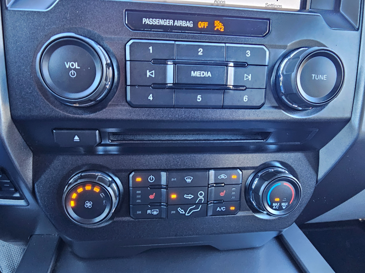 Ford Super Duty F-250 SRW XLT 4WD Crew Cab 8' Box 2017 Ford Super Duty F-250 SRW XLT 4WD Crew Cab 8' Box 2017