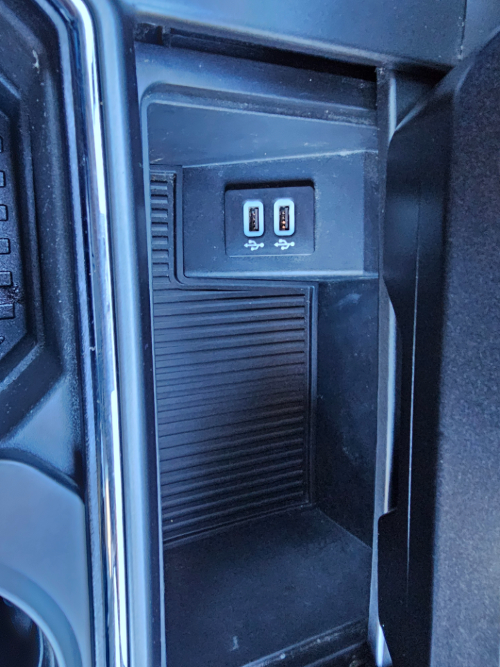 Ford Super Duty F-250 SRW XLT 4WD Crew Cab 8' Box 2017 Ford Super Duty F-250 SRW XLT 4WD Crew Cab 8' Box 2017