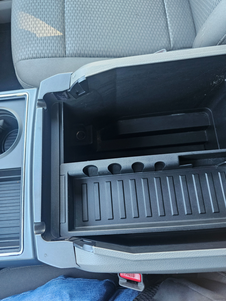 Ford Super Duty F-250 SRW XLT 4WD Crew Cab 8' Box 2017 Ford Super Duty F-250 SRW XLT 4WD Crew Cab 8' Box 2017