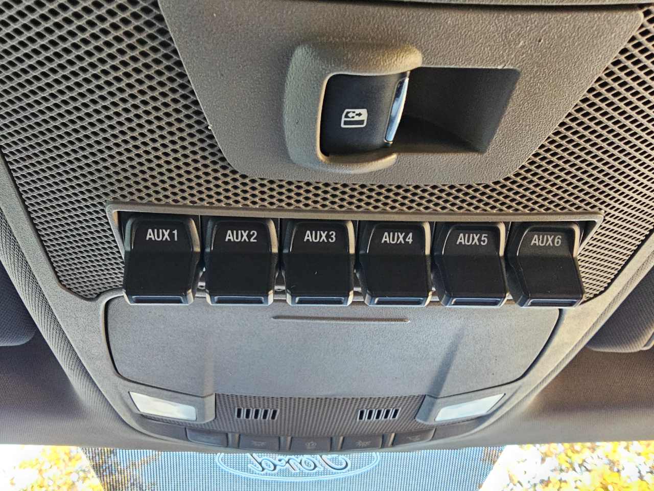 Ford Super Duty F-250 SRW XLT 4WD Crew Cab 8' Box 2017 Ford Super Duty F-250 SRW XLT 4WD Crew Cab 8' Box 2017