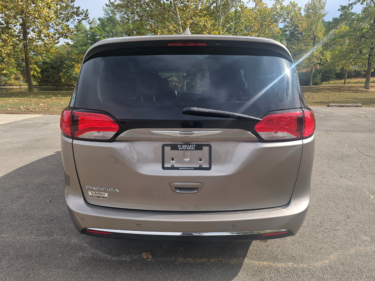 Chrysler Pacifica Touring-L Plus FWD 2017 Chrysler Pacifica Touring-L Plus FWD 2017