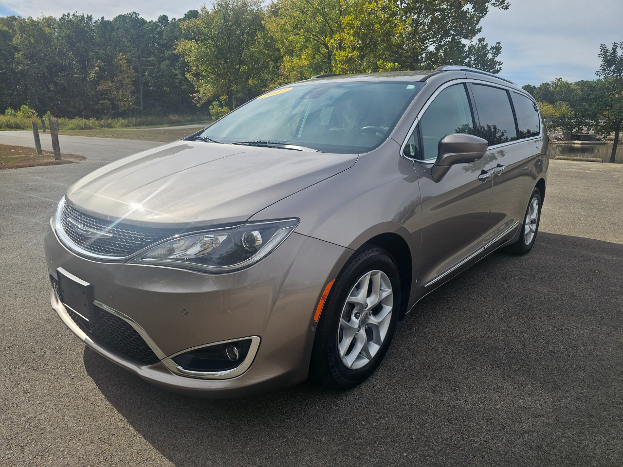 Chrysler Pacifica Touring-L Plus FWD 2017 Chrysler Pacifica Touring-L Plus FWD 2017