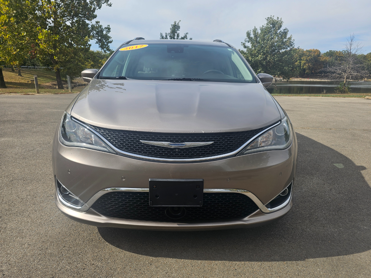 Chrysler Pacifica Touring-L Plus FWD 2017 Chrysler Pacifica Touring-L Plus FWD 2017