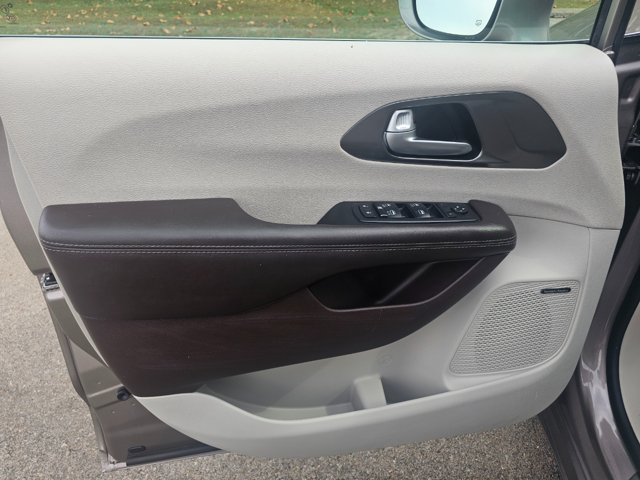 Chrysler Pacifica Touring-L Plus FWD 2017 Chrysler Pacifica Touring-L Plus FWD 2017
