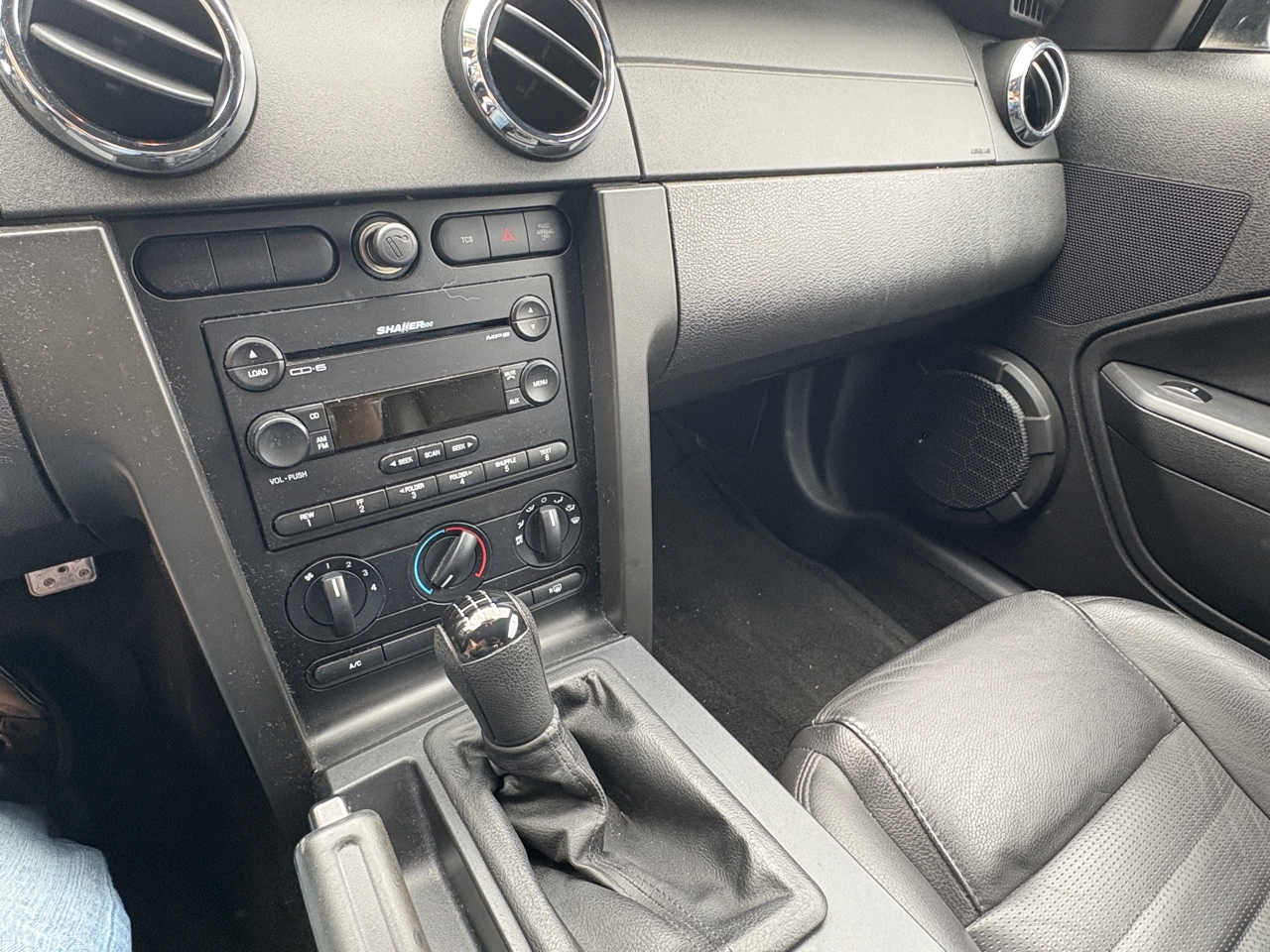 Ford MUSTANG GT  2005