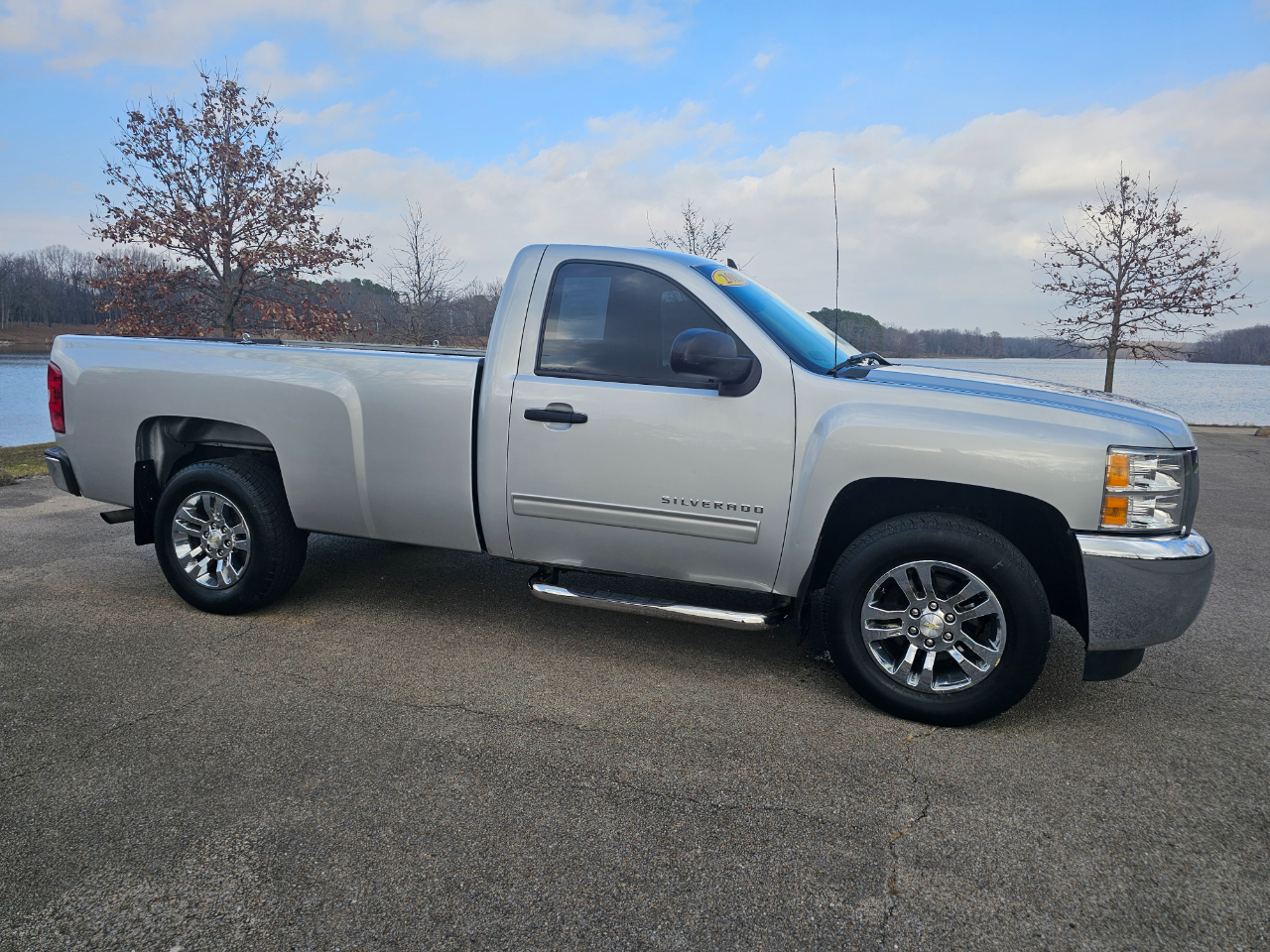 Chevrolet Silverado 1500 2WD Reg Cab 133.0" LT 2013
