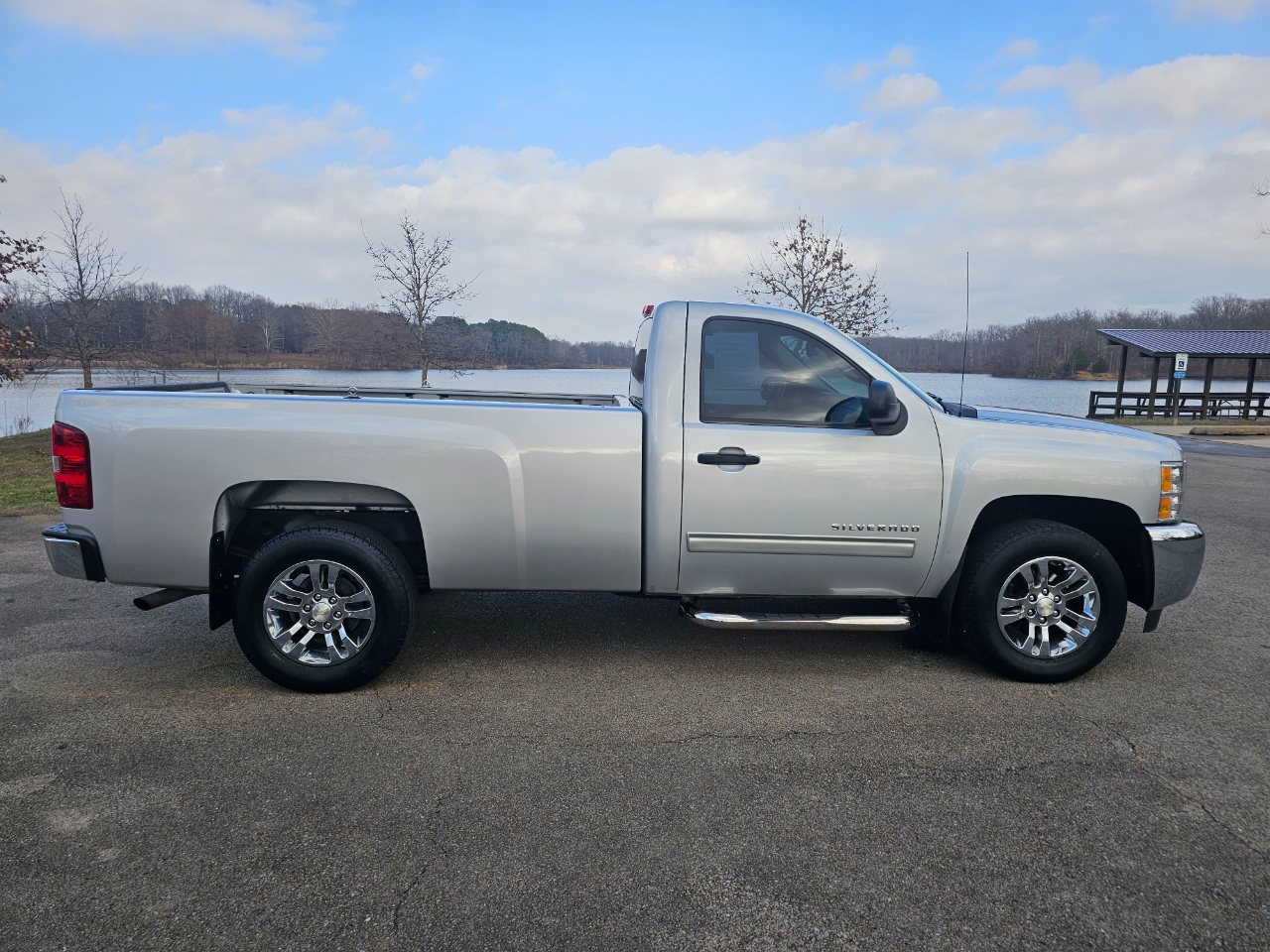 Chevrolet Silverado 1500 2WD Reg Cab 133.0" LT 2013