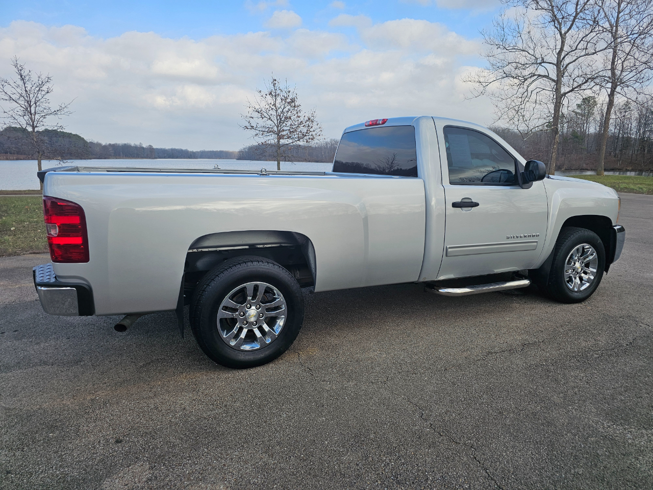 Chevrolet Silverado 1500 2WD Reg Cab 133.0" LT 2013