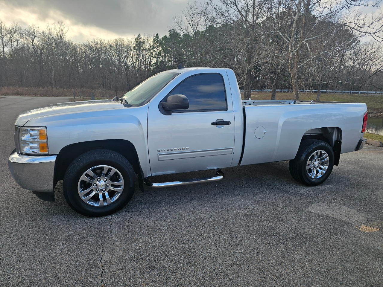 Chevrolet Silverado 1500 2WD Reg Cab 133.0" LT 2013