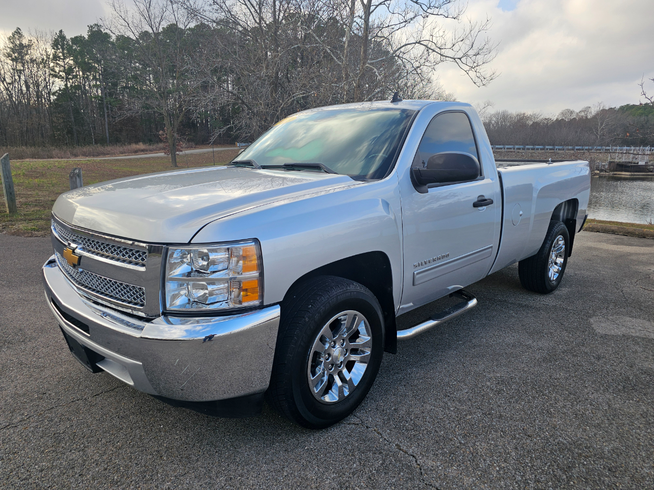Chevrolet Silverado 1500 2WD Reg Cab 133.0" LT 2013