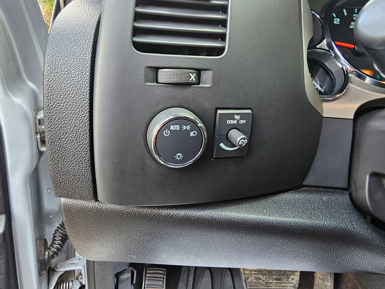 Chevrolet Silverado 1500 2WD Reg Cab 133.0" LT 2013