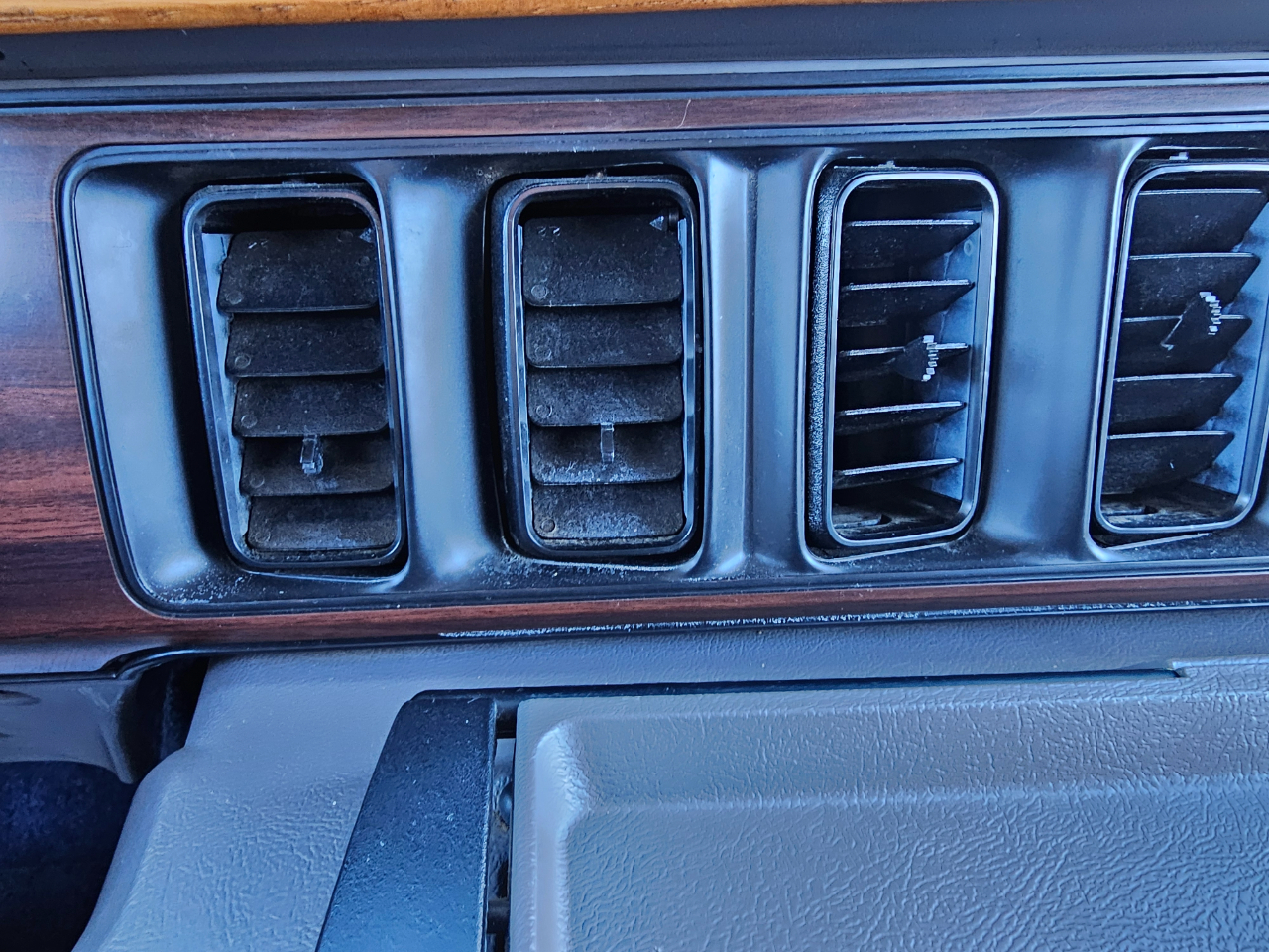 Dodge Ram Van B250 109" WB 1994