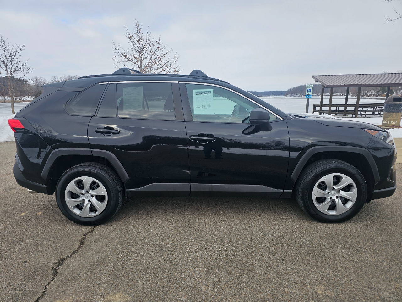 Toyota RAV4 LE AWD (Natl) 2020